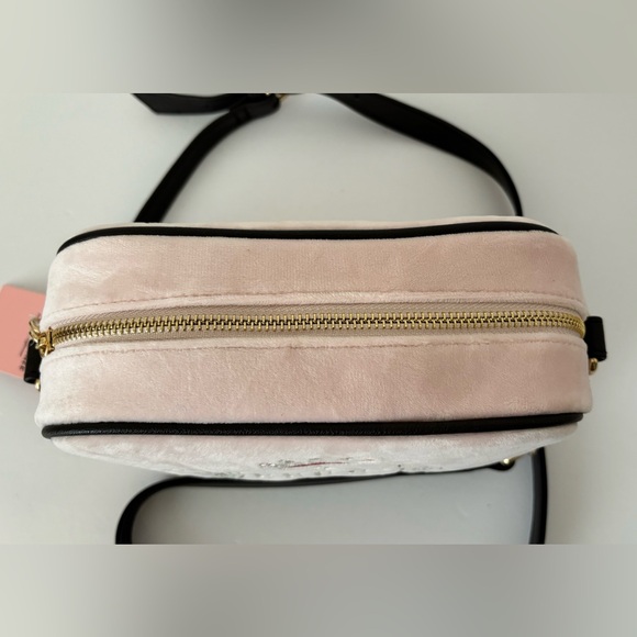 JUICY COUTURE Bag Heritage Camera Crossbody - Velour Pink Powder Blush NWT - Picture 6 of 10